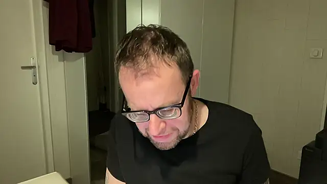 Snapshot of FABIOGLASSES chatting on January 2025 10:29:02 PM FABIOGLASSES online show from January 2025 10:29:02 PM