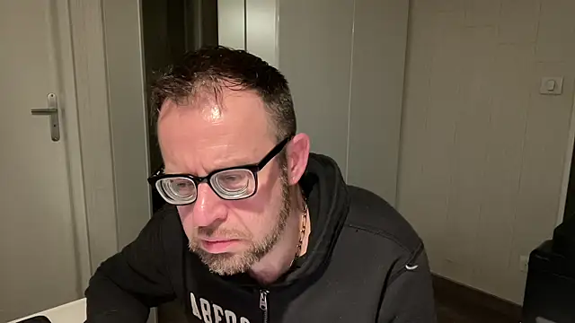 Snapshot of FABIOGLASSES chatting on February 2025 12:17:01 AM FABIOGLASSES online show from February 2025 12:17:01 AM