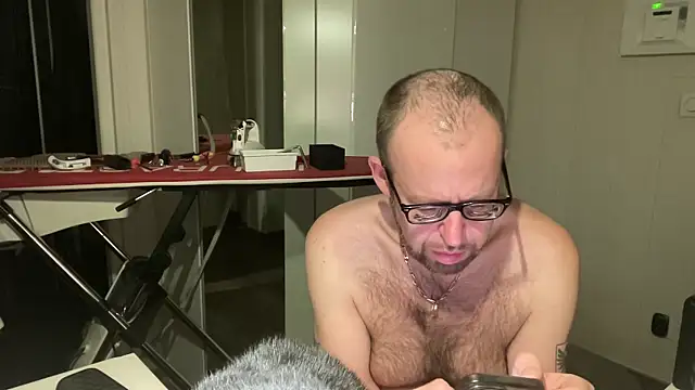 Snapshot of FABIOGLASSES chatting on October 2025 08:39:01 PM FABIOGLASSES online show from October 2025 08:39:01 PM