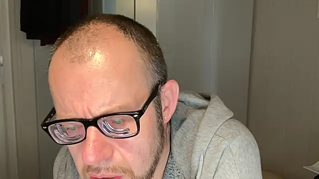 Snapshot of FABIOGLASSES chatting on November 2025 01:39:01 PM FABIOGLASSES online show from November 2025 01:39:01 PM