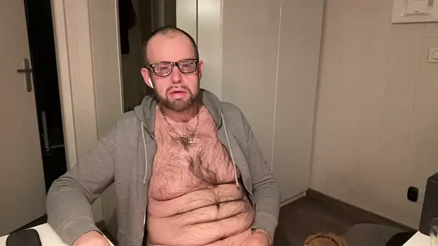 Snapshot of FABIOGLASSES chatting on November 2025 11:48:01 PM FABIOGLASSES online show from November 2025 11:48:01 PM