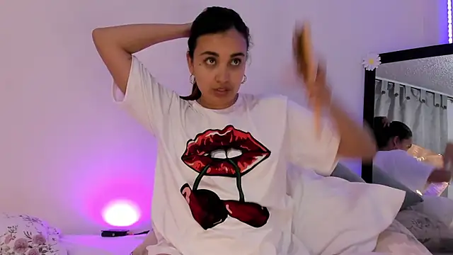 aisha es online show from January 2025 02:00:02 AM