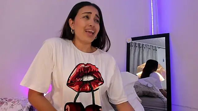 aisha es online show from January 2025 10:22:01 PM