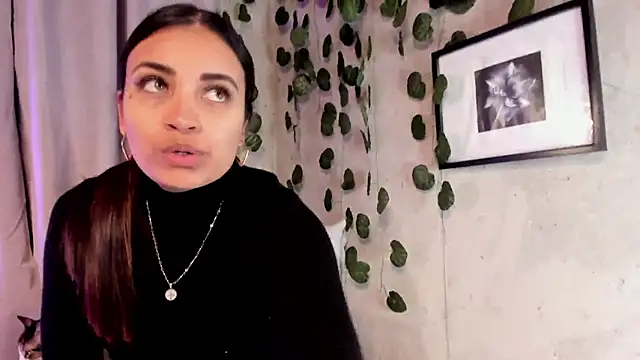 aisha es online show from February 2025 11:22:01 PM