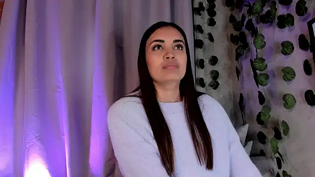 aisha es online show from March 2025 08:32:01 PM