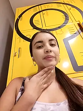 aisha es online show from March 2025 05:10:02 PM