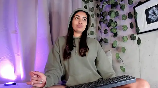 aisha es online show from March 2025 09:10:02 PM