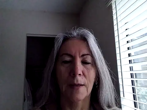 EvaRobinson online show from January 2025 01:29:01 PM