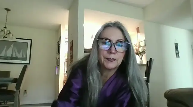 EvaRobinson online show from February 2025 06:00:01 PM