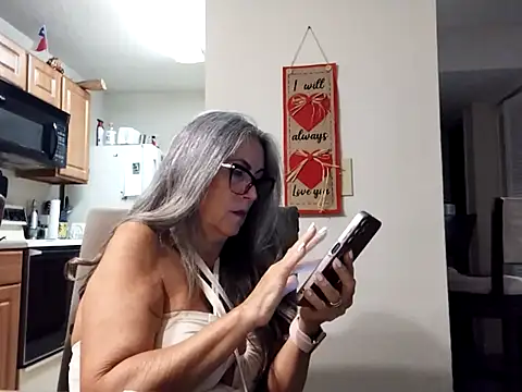 EvaRobinson online show from February 2025 01:47:02 AM