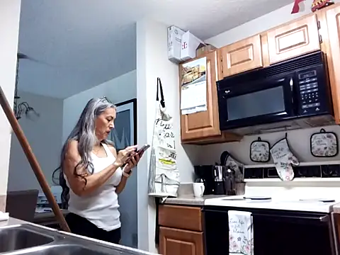 EvaRobinson online show from March 2025 08:05:02 PM