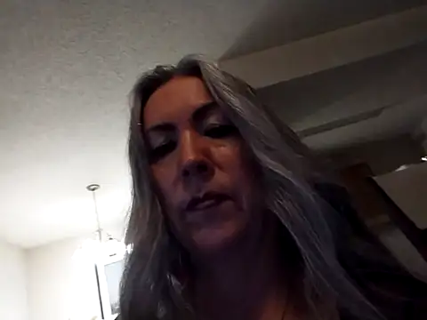 EvaRobinson online show from March 2025 07:48:01 PM