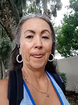 EvaRobinson online show from October 2025 03:33:01 PM