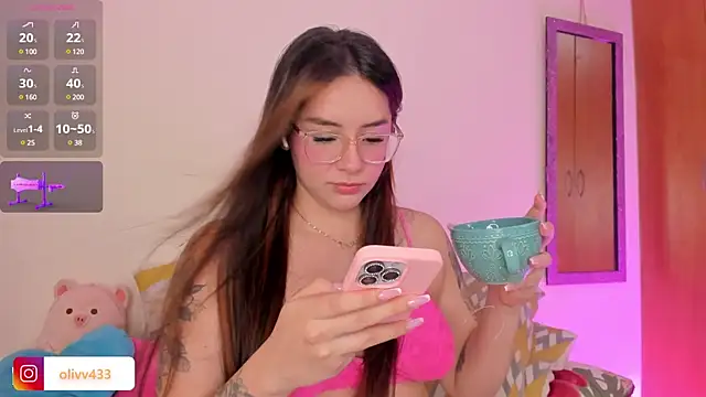 olivia  s online show from March 2025 03:10:02 AM