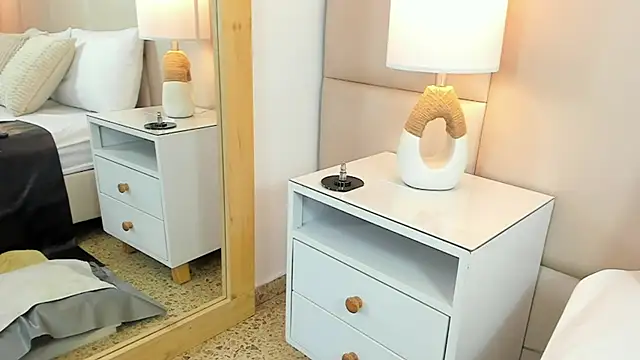 AntoniaRoss  online show from December 2025 02:01:01 PM