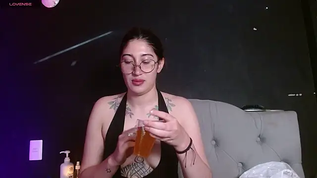 Red-moon1 online show from June 2026 09:50:01 PM