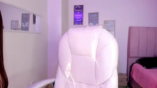 bluee hazell online show from March 2025 12:25:01 PM