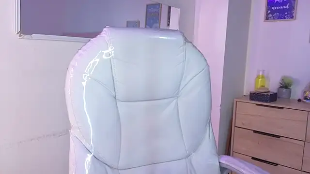 bluee hazell online show from April 2026 12:10:01 PM