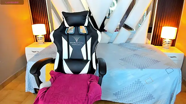 Linda4Petite online show from September 2025 06:22:02 PM