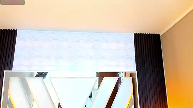 Linda4Petite online show from September 2025 06:02:01 PM