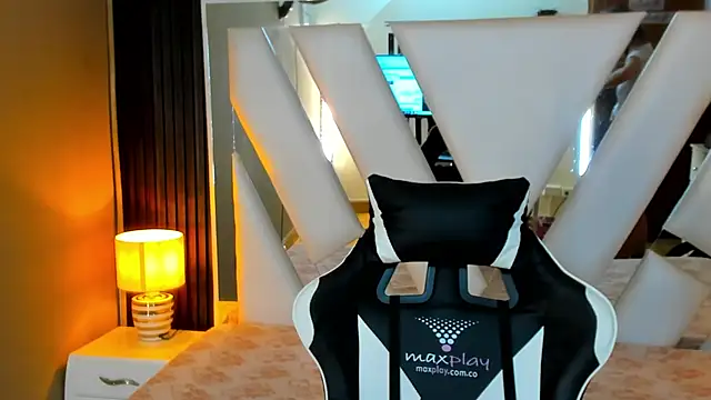 Linda4Petite online show from October 2025 06:50:02 PM