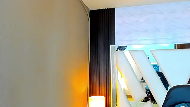 Linda4Petite online show from November 2025 06:18:01 PM