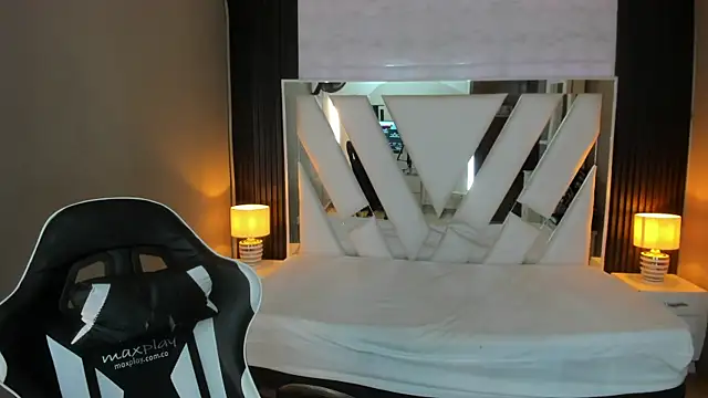 Linda4Petite online show from April 2026 06:08:02 PM