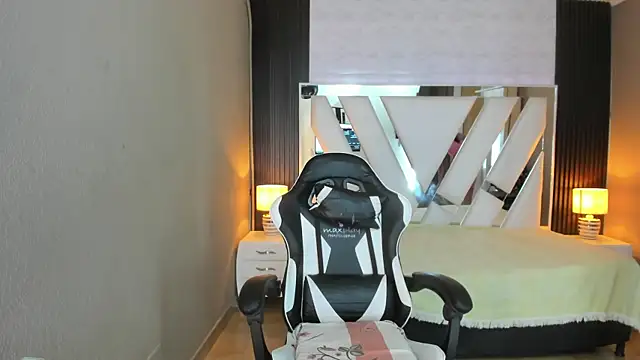 Linda4Petite online show from April 2026 06:34:01 PM