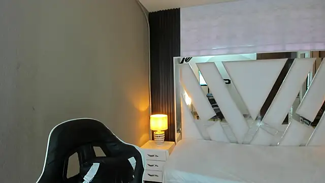 Linda4Petite online show from April 2026 01:43:02 PM