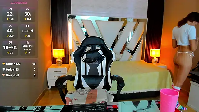 Linda4Petite online show from April 2026 06:42:01 PM