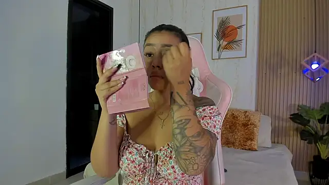 CameronCollins  online show from December 2025 07:34:02 PM