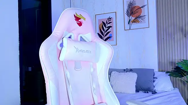 CameronCollins  online show from February 2026 07:48:01 PM