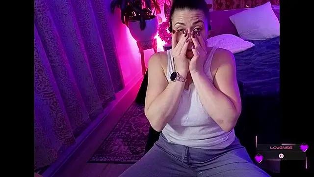 Ellie-L-Elizabeth online show from February 2026 07:05:01 AM