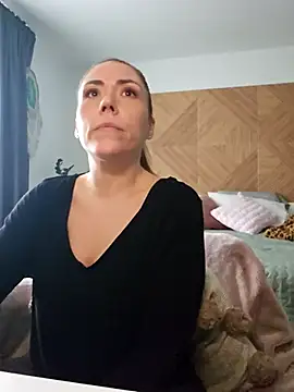 Ellie-L-Elizabeth online show from April 2026 06:35:01 PM