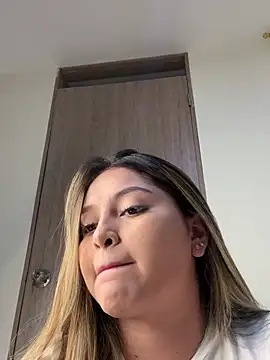 lunablossom  online show from January 2025 11:55:01 PM