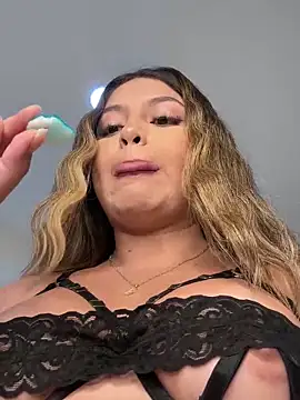 lunablossom  online show from January 2025 09:51:02 PM