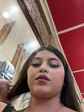 lunablossom  online show from February 2025 10:40:01 PM