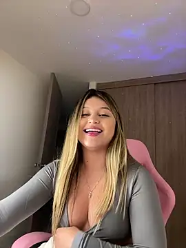 lunablossom  online show from March 2025 12:58:02 AM