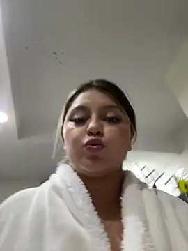 lunablossom  online show from March 2025 05:11:01 AM