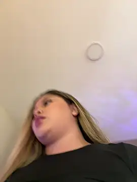 lunablossom  online show from March 2025 08:50:02 PM