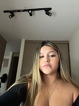 lunablossom  online show from February 2026 10:52:02 PM