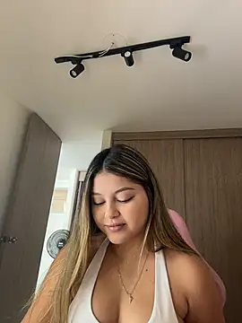 lunablossom  online show from March 2026 06:22:01 PM