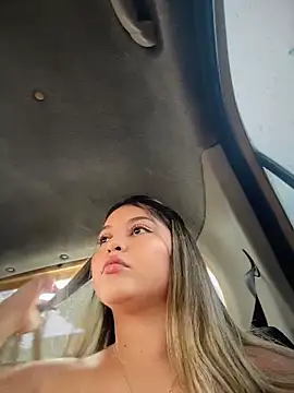 lunablossom  online show from April 2026 07:43:01 PM