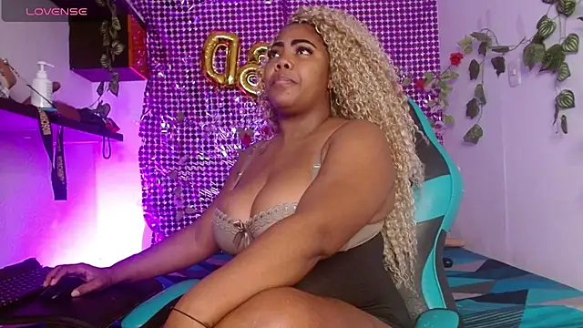 Snapshot of niawk_ chatting on October 2025 01:14:01 PM niawk online show from October 2025 01:14:01 PM