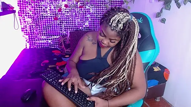 Snapshot of niawk_ chatting on November 2025 04:40:02 PM niawk online show from November 2025 04:40:02 PM