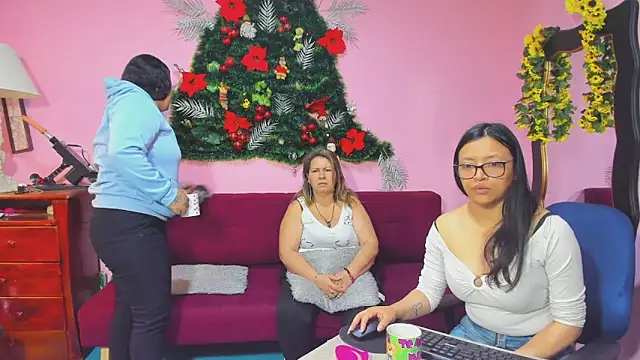 Snapshot of lesbiancuple chatting on February 2026 12:37:02 PM lesbiancuple online show from February 2026 12:37:02 PM