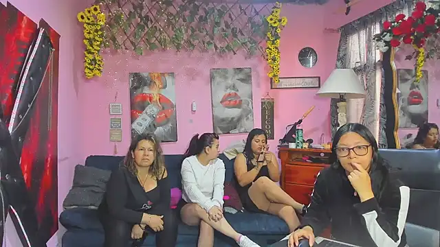 lesbiancuple online show from April 2026 12:20:02 PM