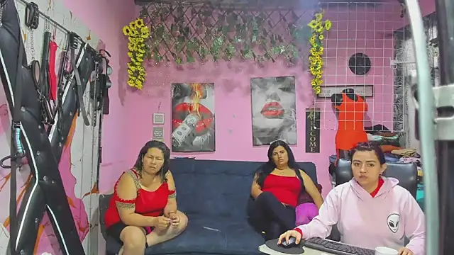 Snapshot of lesbiancuple chatting on May 2026 12:34:01 PM lesbiancuple online show from May 2026 12:34:01 PM