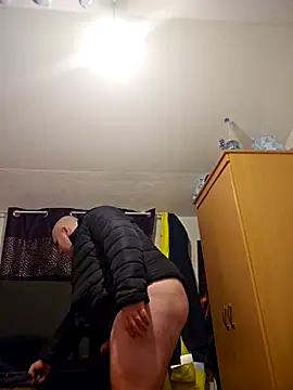 mario890605 online show from February 2026 06:16:01 PM