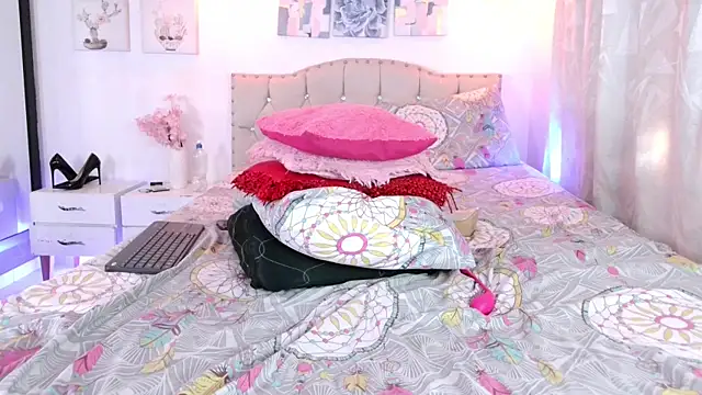 Dulce Morrys online show from March 2025 09:00:02 PM